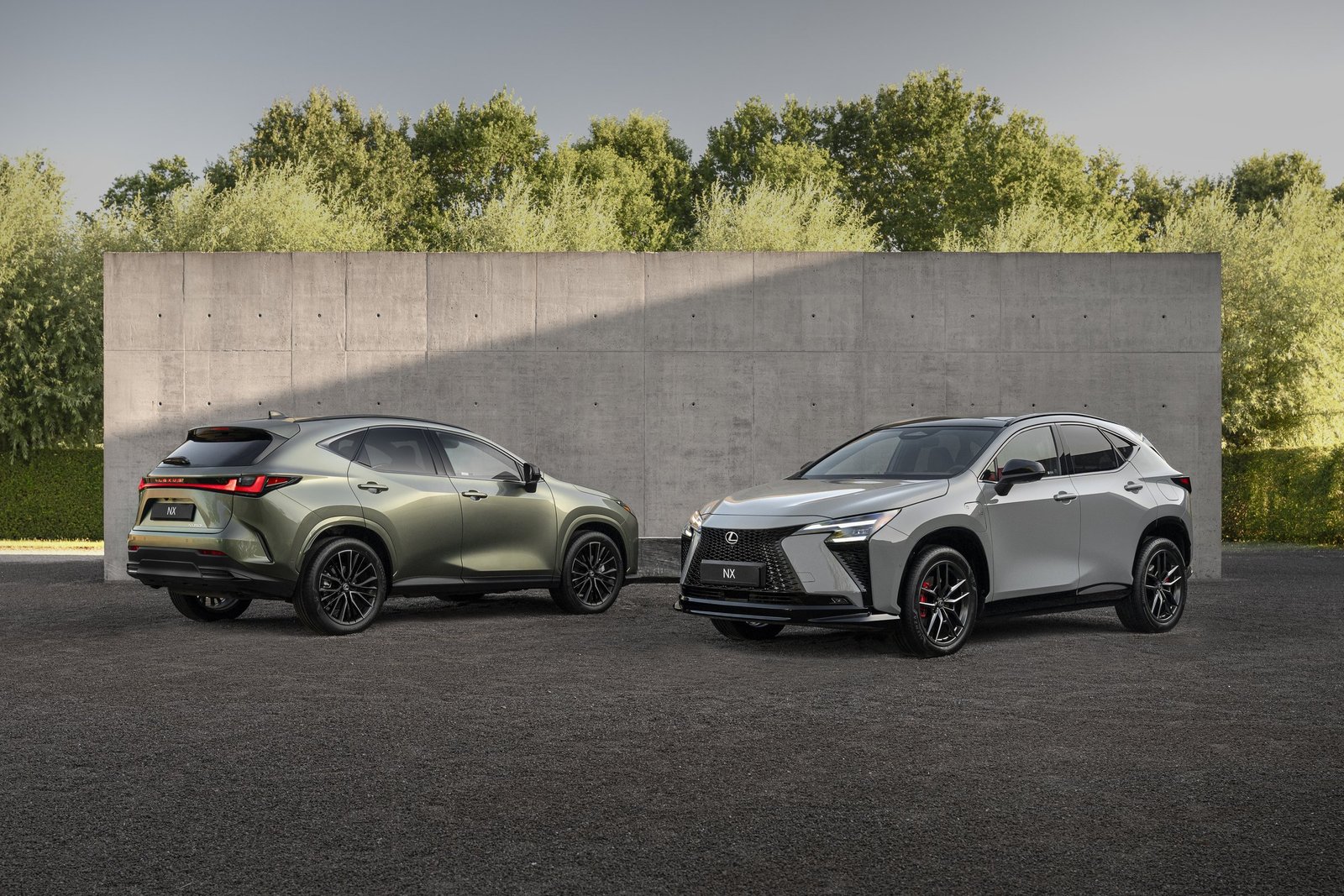 Nya Lexus NX 450h+ får över 100 km elräckvidd och snabbladdning