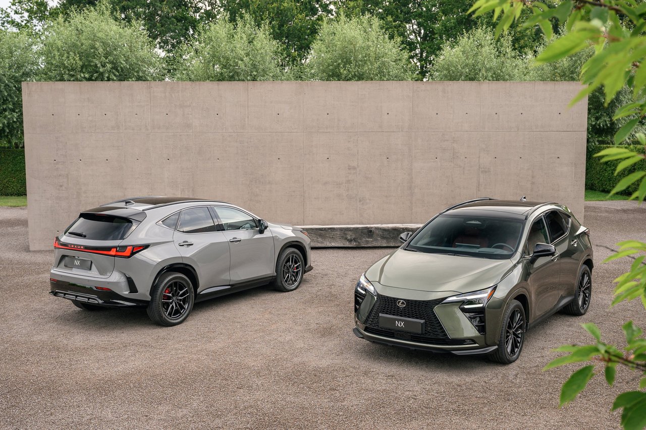 Nya NX får en ljusramp bak med upplyst Lexus-logotyp. Bild: Lexus.