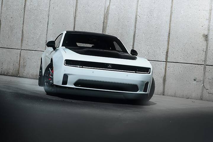 Den nya Dodge Charger Daytona behåller den ikoniska attityden, nu med elektrisk drivlina och en modern estetik.