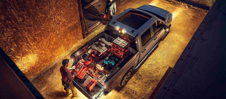Ford F-150 Lightnings Pro Power Onboard-system kan förse arbetsplatsen med ström för verktyg och belysning, även i mörker.