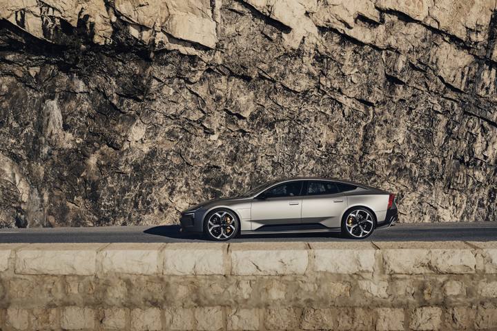 Polestar 5 uppvisar en elegant sidoprofil, en sportig design som tveklöst utmanar konkurrenterna. Designen har rötter i konceptbilen Precept.