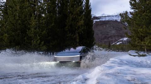 Cybertruck testas under utmanande förhållanden. Hur bilen presterar på snö och is är avgörande för svenska förhållanden.