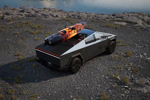 Cybertruckens enorma lastyta gör den perfekt för diverse fritidsaktiviteter. Här med en kajak på flaket, redo för äventyr.