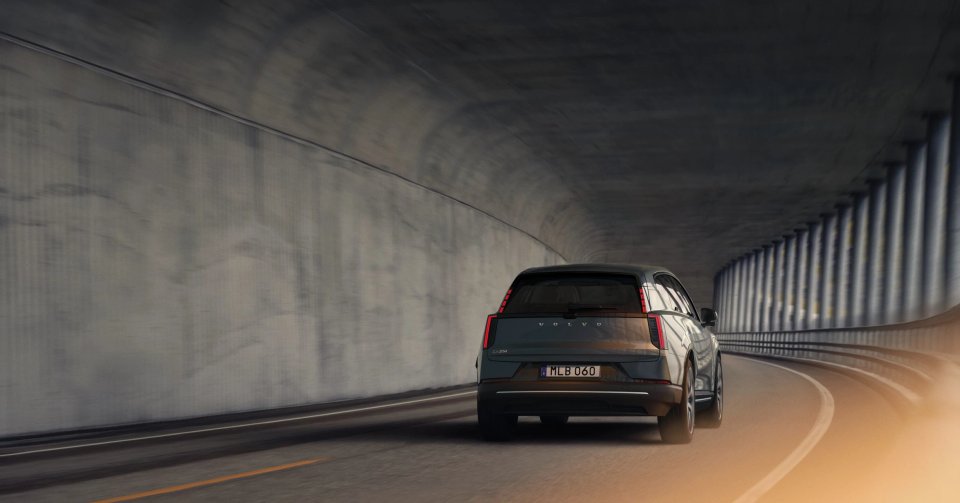 Volvo EX60 har en ljussignatur som kommer att vända huvuden, särskilt när den susar fram genom stadens tunnlar.