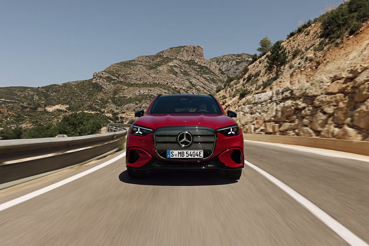 Den nya elektriska GLC tar Mercedes in i framtiden, men med välbekant estetik och klassisk komfort.