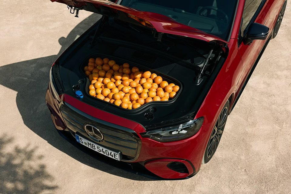 Mercedes GLC visar upp sin lilla ”frunk” – perfekt för en fruktstund, men glöm weekendpackningen!