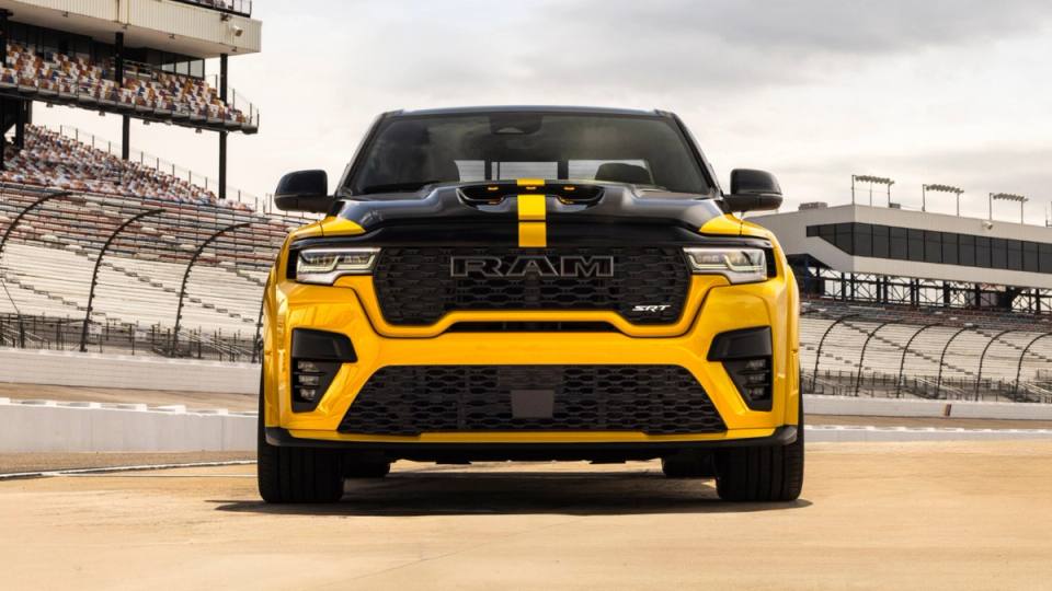 Ram SRT är tillbaka – V8 Hellcat lever vidare i 2026