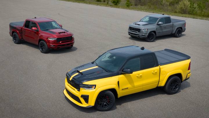 Ram TRX Collection, i rött, grått och gult, vågar ta plats och visa att V8-motorn inte alls är död, bara vilande.