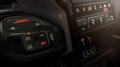 Glöm "lagom": Ram 1500 SRT TRX menar allvar – med körlägen för varje upptåg och launch control för den perfekta starten!