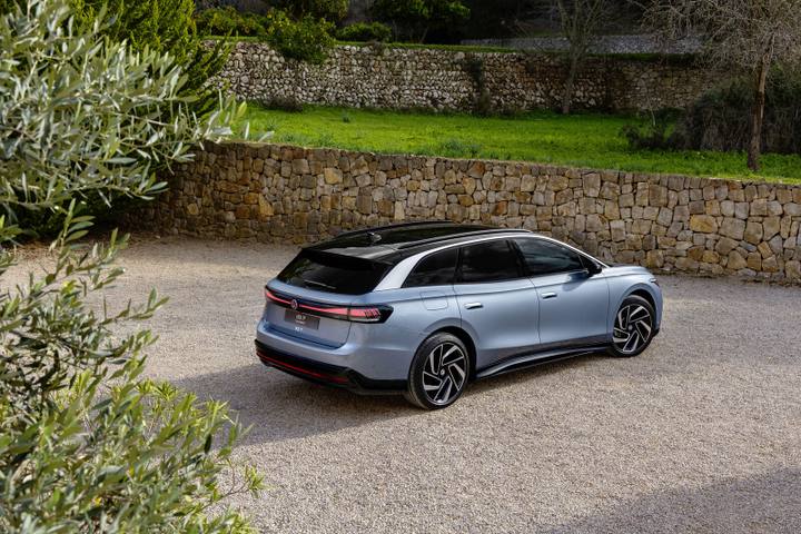 Volkswagen ID.7 Tourer kombinerar räckvidd och utrymme i en elbil anpassad för svenska förhållanden.