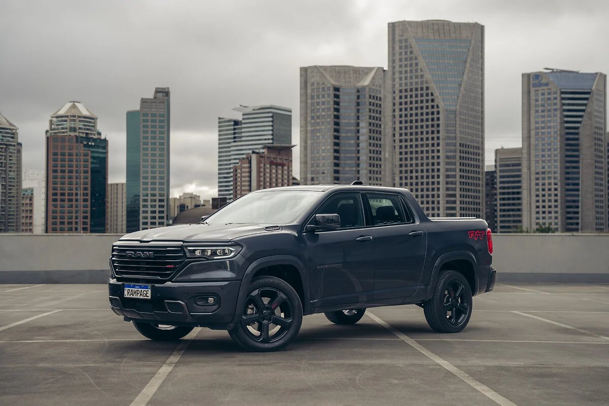 Den prestandainriktade RAM Rampage R/T med 2,0-liters bensinmotor (272 hk). Lägg märke till den exklusiva R/T-logotypen på flaket.