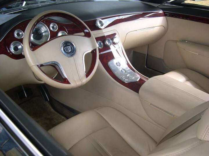 Interiören i Cadillac Sixteen Concept, en hyllning till märkets storhetstider och en föregångare till Celestiq.