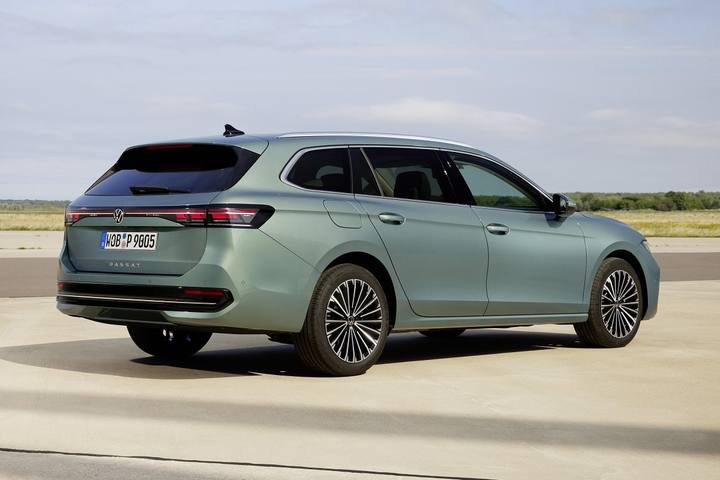 Den klassiska familjekombin Volkswagen Passat har uppdaterats för att möta framtidens krav på rymd och komfort. Den ultimata familjekombin?