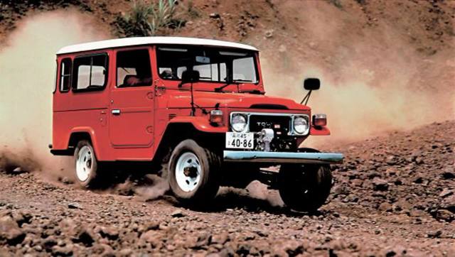 Toyota Land Cruiser FJ40 i sitt rätta element. Den klassiska terrängbilen är en ikon som banade väg för nästa generation.
