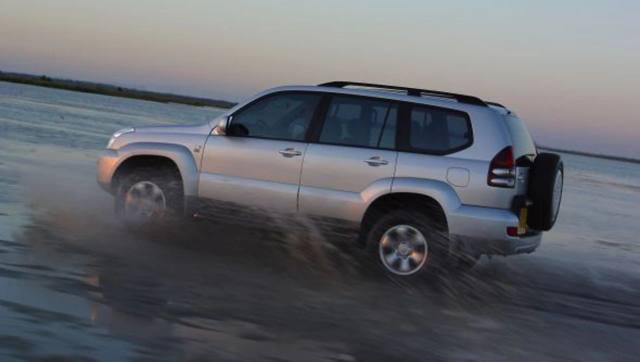 Toyota Land Cruiser 120-serien (2002–2009) i sitt rätta element. En Land Cruiser klarar de flesta utmaningar.