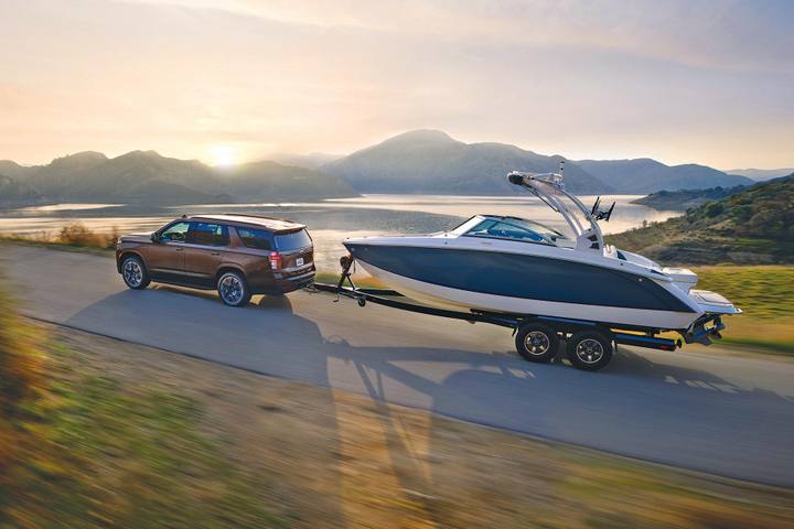 Chevrolet Tahoe är konstruerad som en tungviktare – redo att dra även stora fritidsfordon och båtar.