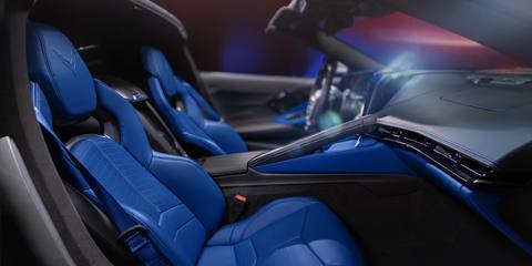 Ett utsnitt av interiören visar sportstolarna i ZR1X, som kombinerar komfort och stöd under extrema körförhållanden.