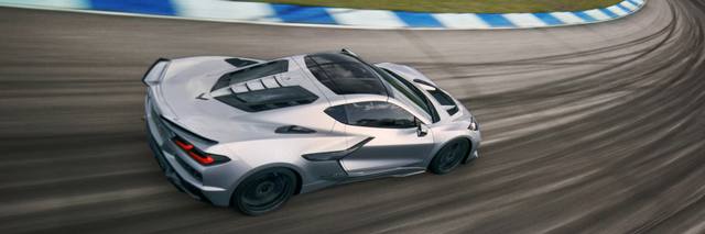 Den nya ZR1X på bana. Bilens prestanda gör att den kan mäta sig med de allra snabbaste hyperbilarna.