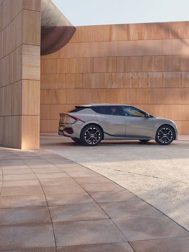 Kia EV6:s futuristiska och slående design var en stark bidragande orsak till dess omedelbara succé på marknaden. Den ser fortfarande modern ut.