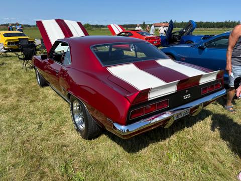 Denna fantastiska Chevrolet Camaro SS från 1969 var en av många klassiska amerikanare som beundrades på Hovby flygfält.