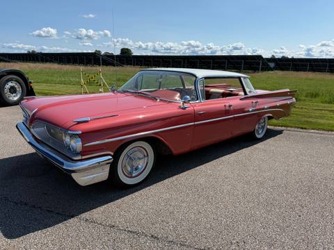 Denna Pontiac Bonneville från 1959 glänste i solskenet på Hovby flygfält. En av många pärlor som drog blickarna till sig under Big Swap Meet.