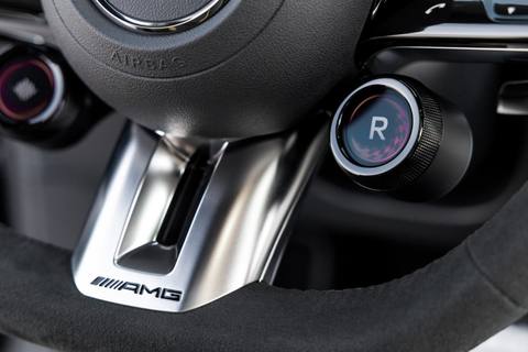 AMG-logotypen sitter stolt kvar på ratten, men vad betyder den i en elbil utan den klassiska förbränningsmotorn?