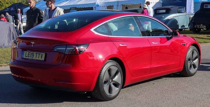 USA utreder 1,2 miljoner Tesla – misstänkt fel kan påverka styrningen