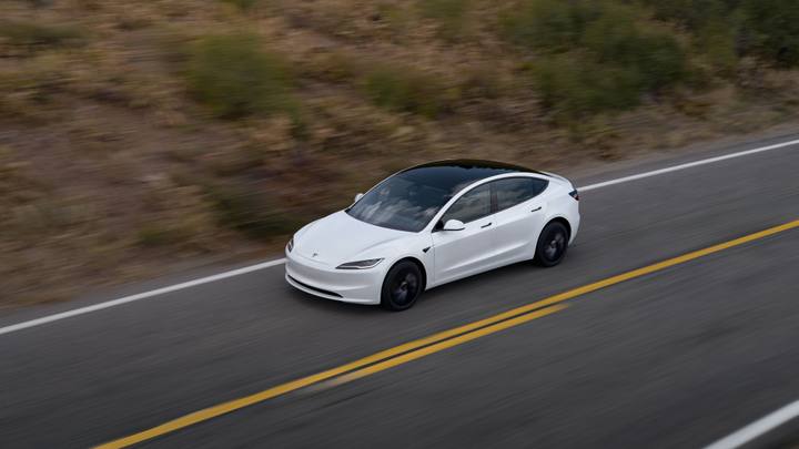 Den amerikanska trafiksäkerhetsmyndigheten utreder 1,2 miljoner Tesla Model 3 och Model Y på grund av misstänkta fel i hjulupphängningen.