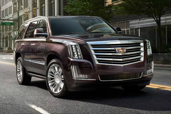 Cadillac Escalade erbjuder maximal pondus och är en av de lyxigaste amerikanska sjusitsarna. Stort, brutalt och dyrt – men en dröm för vissa.