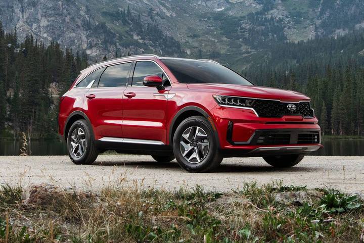 Kia Sorento Plug-In Hybrid är testets vinnare och ett populärt val bland familjer som behöver sju sittplatser och gott om utrymme.