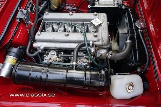 Den klassiska Alfa Romeo Twin Cam-motorn, känd för sin prestanda och sitt vackra utseende. Hjärtat i många av 60- och 70-talens sportbilar.