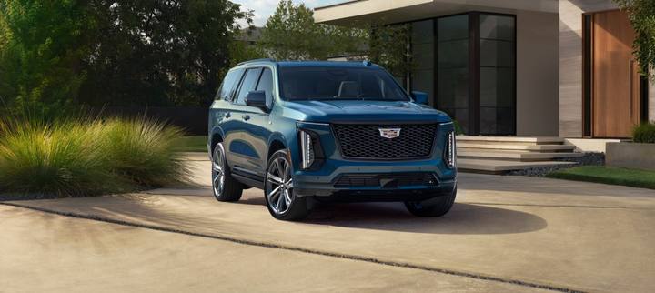 Cadillac Escalade erbjuder både kraft och amerikansk lyx för den som behöver dra tungt, även om dragvikten ofta begränsas i Sverige.