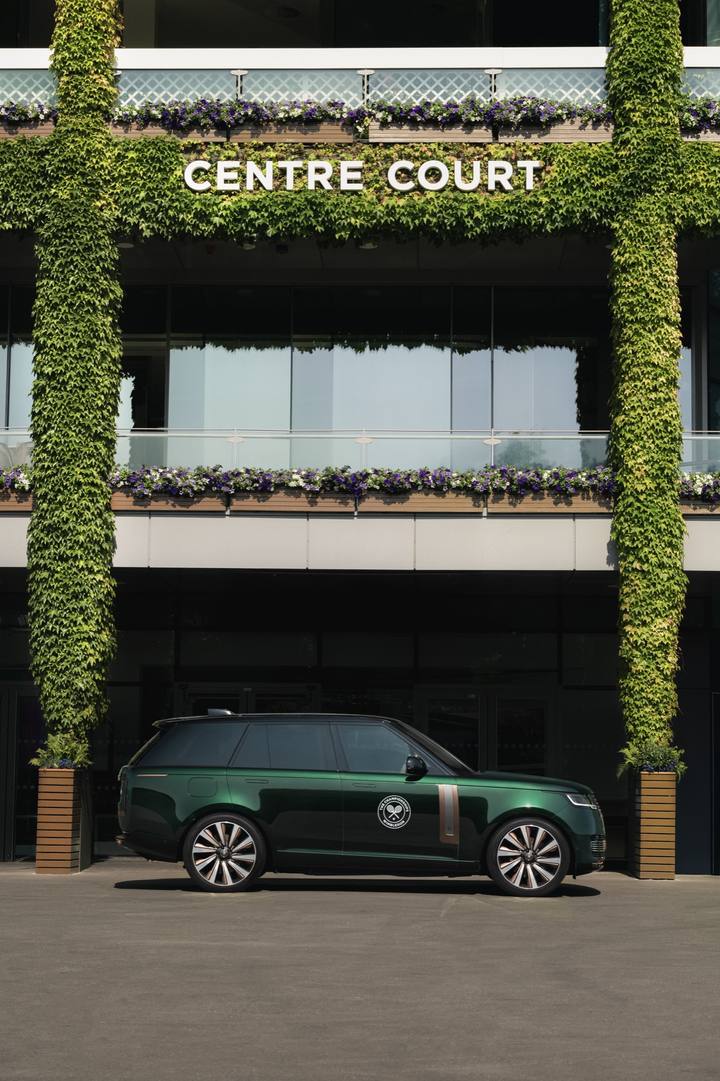 Land Rover Defender och Range Rover är populära dragbilar, särskilt för hästsläp där komfort och framkomlighet värderas högt.