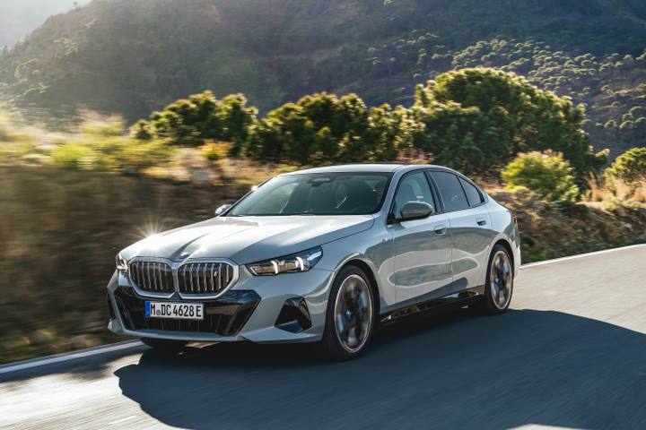 BMW i en typisk körbild. Modellen är en laddhybrid och har en anständig dragvikt, men var inte bäst i år.