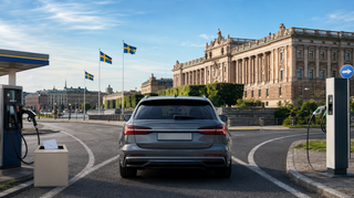 Bensin, bilskatt och elbilsbonus – så kan valet 2026 påverka dig som bilägare