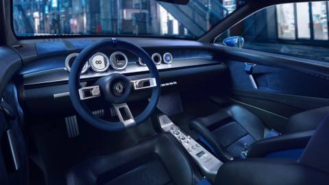 Interiören i den nya Renault 8 Gordini-konceptbilen är futuristisk, med digitala mätare och en centrerad "Engine"-knapp i ratten.
