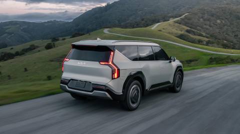 Kia EV9 är en av många nya elbilsmodeller som möter ett svårare klimat på den amerikanska marknaden. Fallande försäljning ses hos flera.