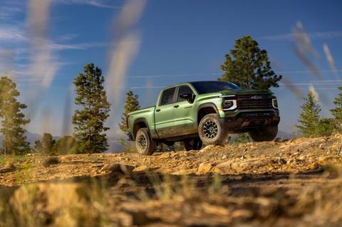 Den nya Chevrolet Silverado kommer också som en mer terränganpassad version, här i offroad-miljö.