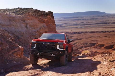 Den nya V8:an kommer att erbjudas i flera versioner av Silverado, bland annat i terrängmodellen på bilden.