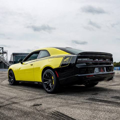 Den nya Charger Super Bee kommer att erbjudas både som tvådörrars coupé (som här) och som fyradörrars.
